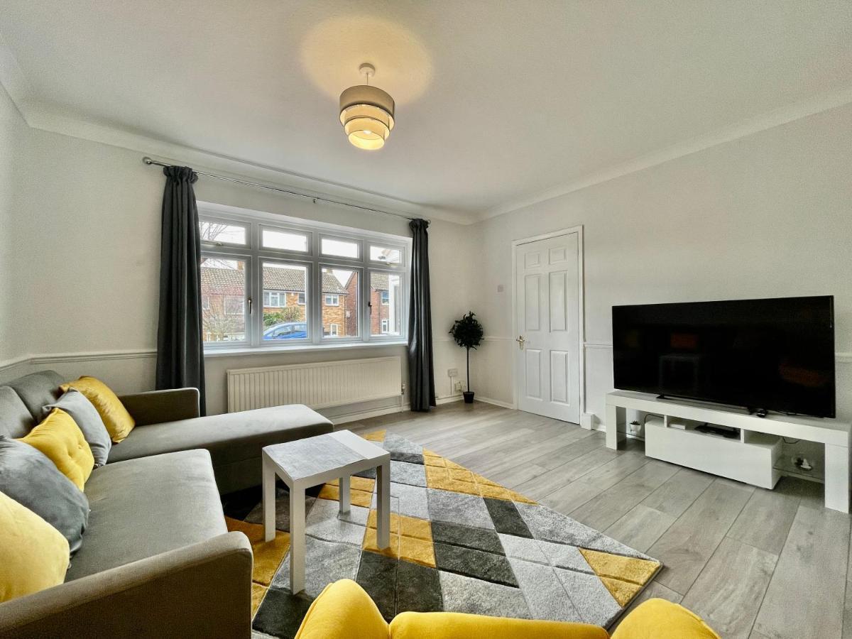 Stylish 3 Bed Chigwell Home With Free Parking מראה חיצוני תמונה