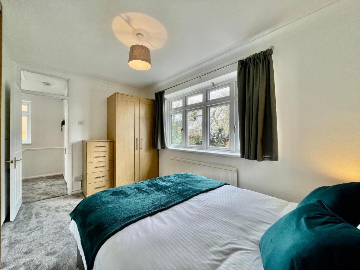 Stylish 3 Bed Chigwell Home With Free Parking מראה חיצוני תמונה