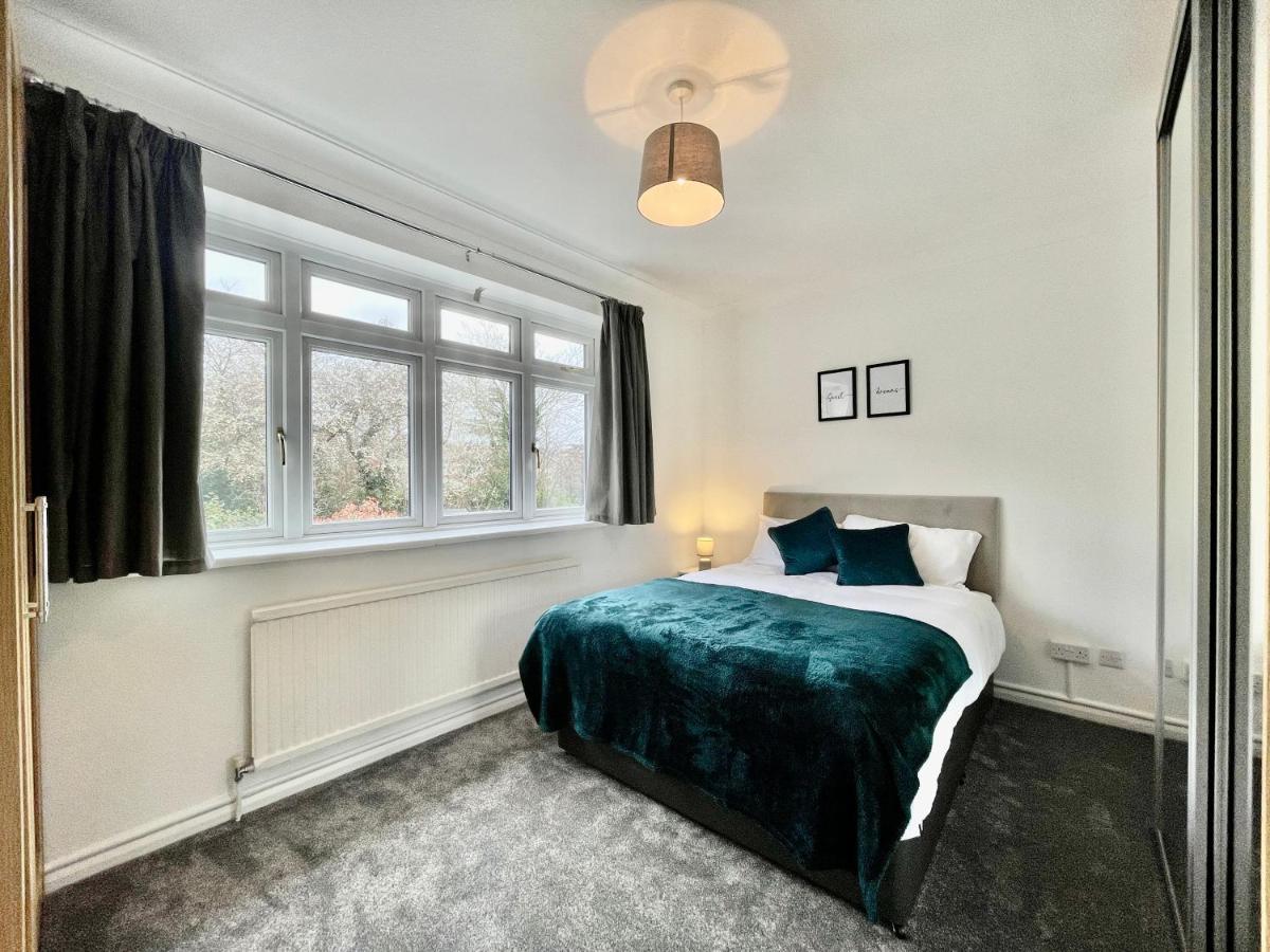Stylish 3 Bed Chigwell Home With Free Parking מראה חיצוני תמונה