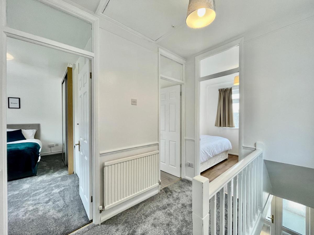 Stylish 3 Bed Chigwell Home With Free Parking מראה חיצוני תמונה