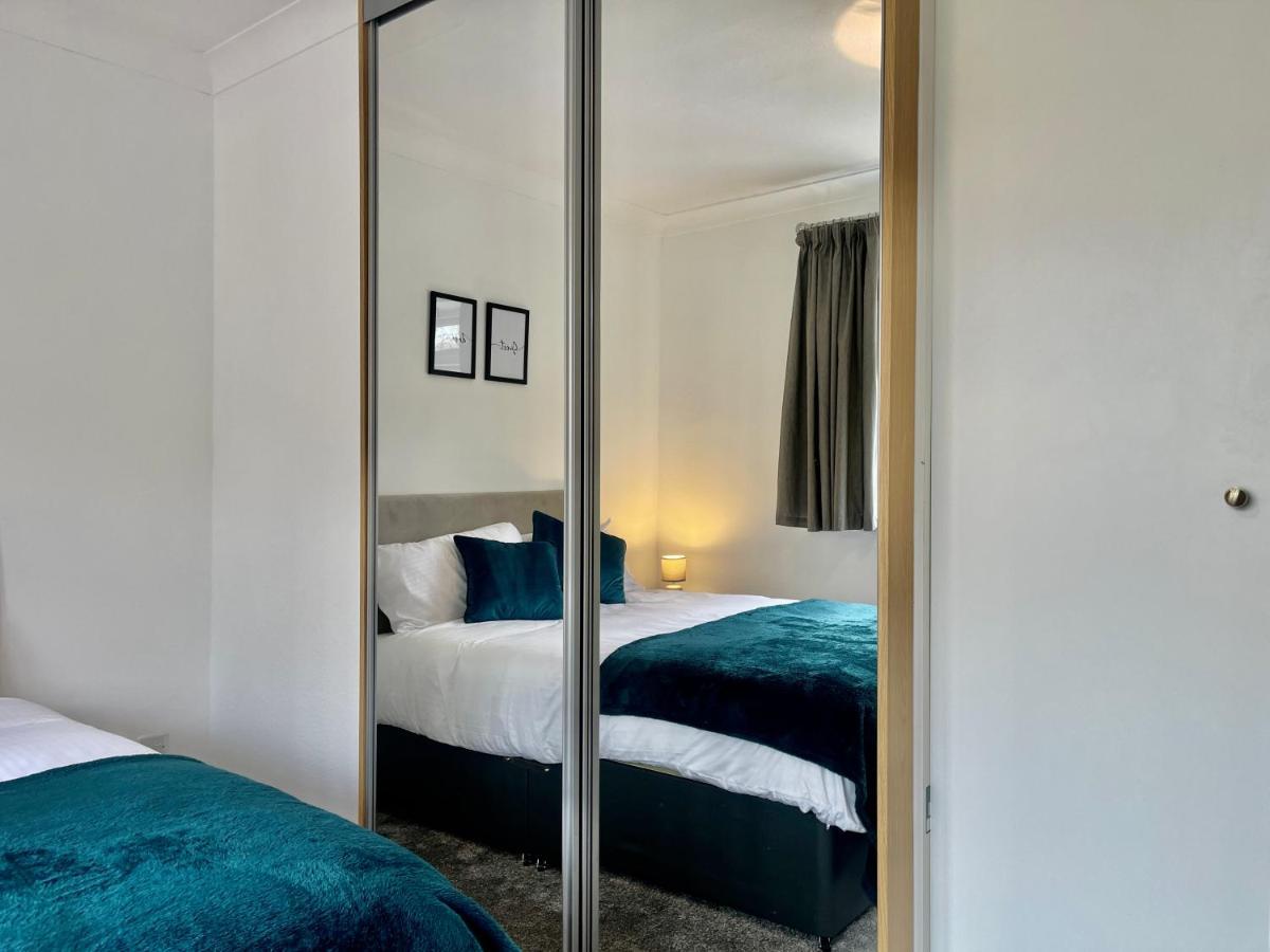 Stylish 3 Bed Chigwell Home With Free Parking מראה חיצוני תמונה